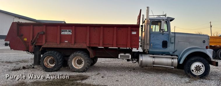 image for item EN0861 1986 International F-9370 manure spreader truck