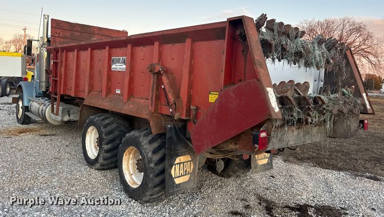 image for item EN0861 1986 International F-9370 manure spreader truck