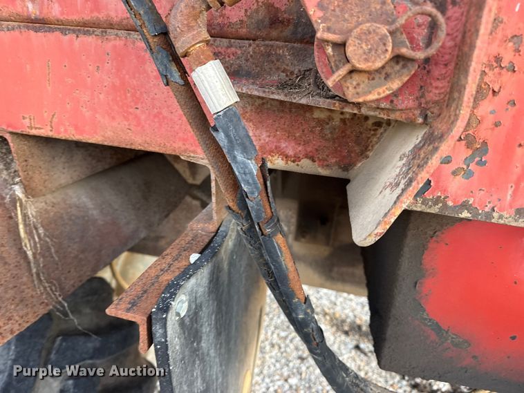 image for item EN0861 1986 International F-9370 manure spreader truck