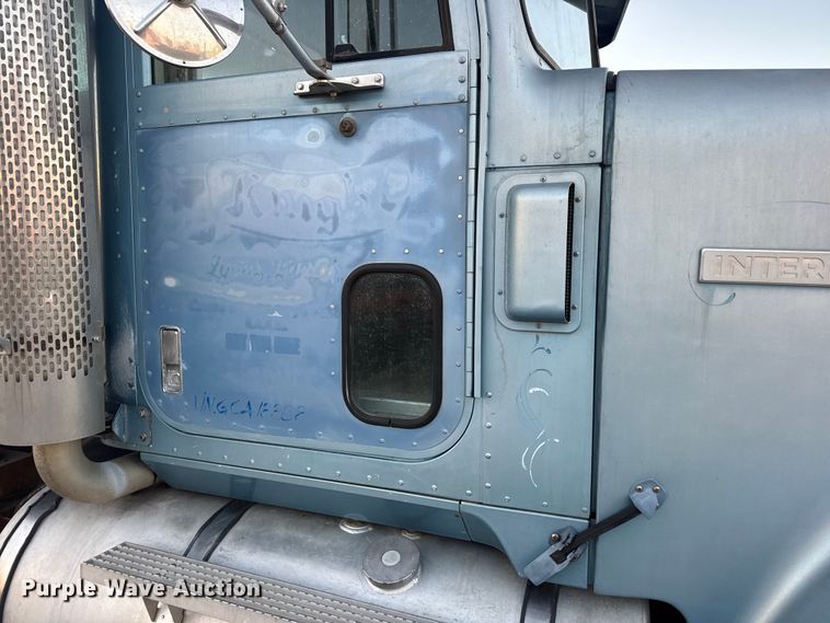 image for item EN0861 1986 International F-9370 manure spreader truck