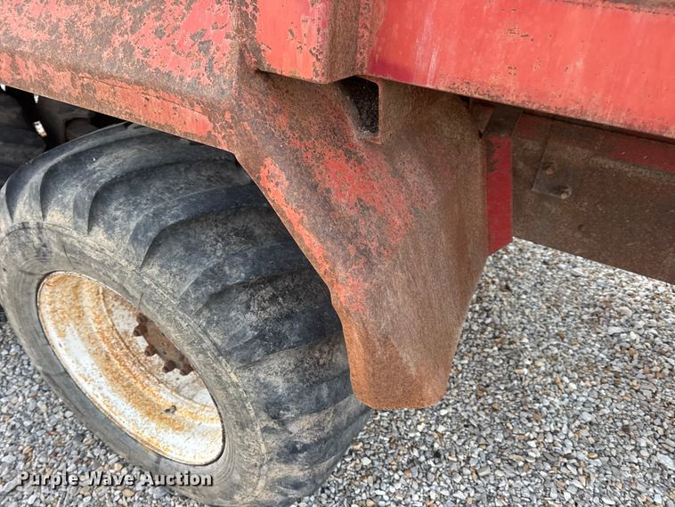 image for item EN0861 1986 International F-9370 manure spreader truck