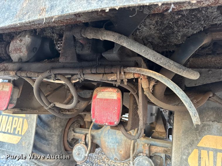 image for item EN0861 1986 International F-9370 manure spreader truck