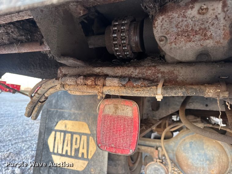 image for item EN0861 1986 International F-9370 manure spreader truck