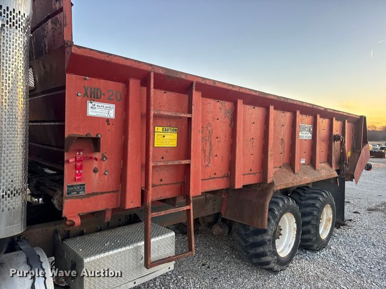 image for item EN0861 1986 International F-9370 manure spreader truck