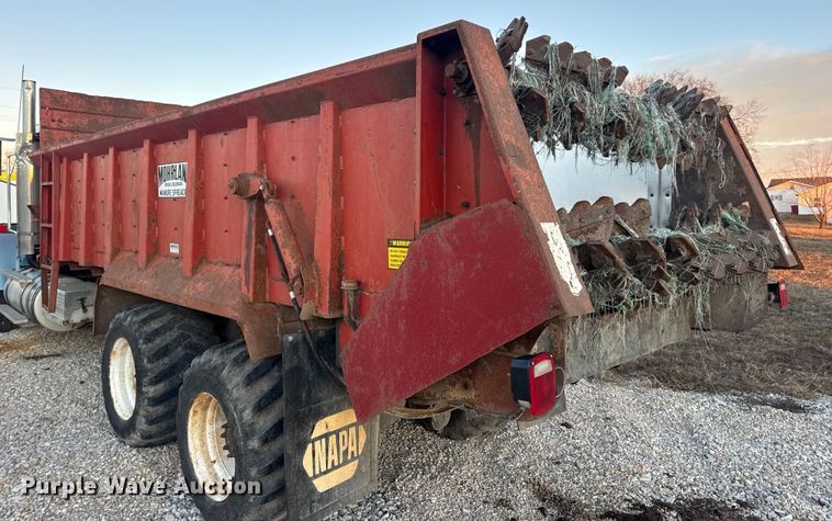 image for item EN0861 1986 International F-9370 manure spreader truck