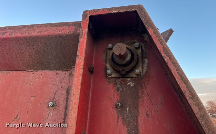 image for item EN0861 1986 International F-9370 manure spreader truck