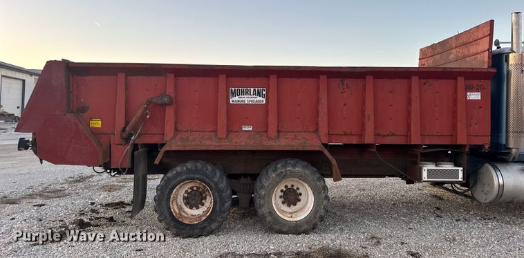 image for item EN0861 1986 International F-9370 manure spreader truck