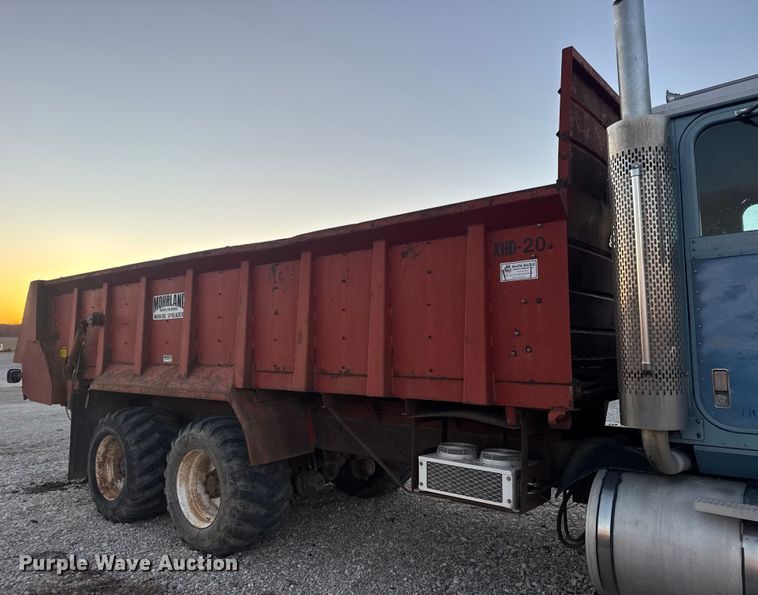 image for item EN0861 1986 International F-9370 manure spreader truck