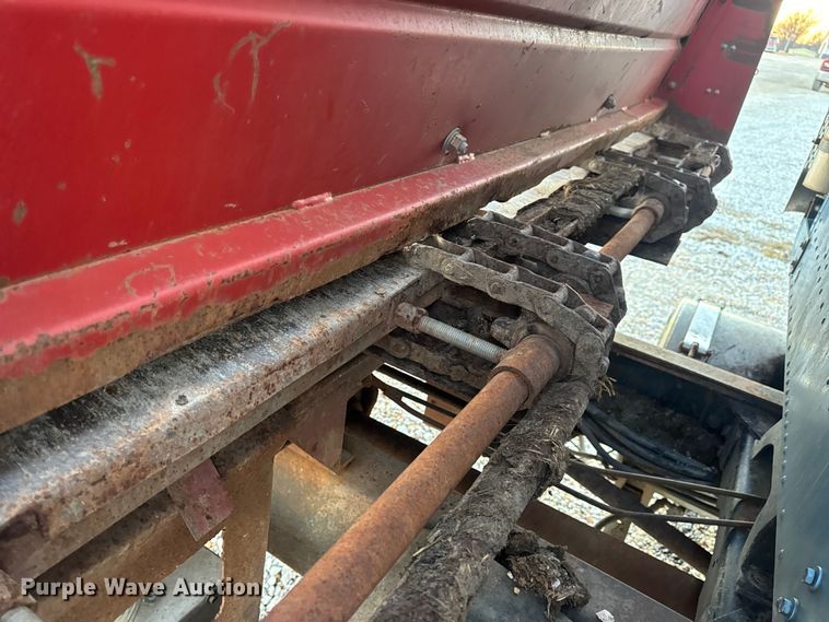 image for item EN0861 1986 International F-9370 manure spreader truck