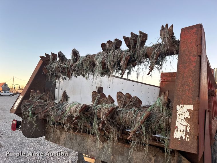 image for item EN0861 1986 International F-9370 manure spreader truck