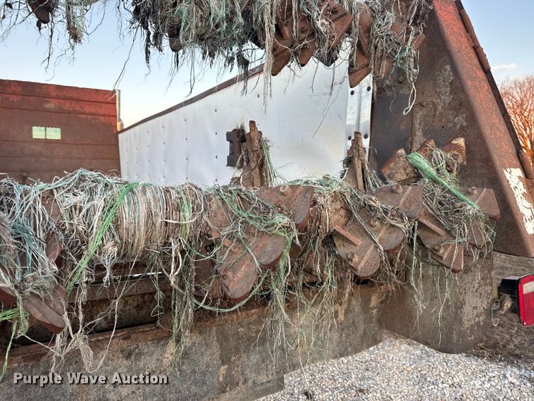 image for item EN0861 1986 International F-9370 manure spreader truck