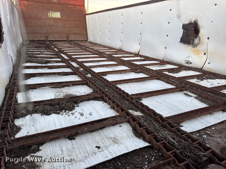 image for item EN0861 1986 International F-9370 manure spreader truck