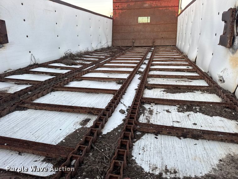 image for item EN0861 1986 International F-9370 manure spreader truck