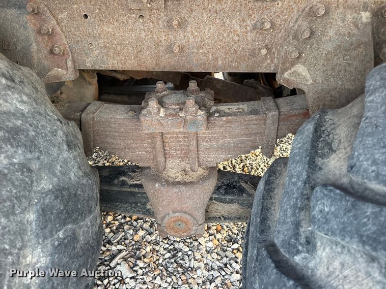 image for item EN0861 1986 International F-9370 manure spreader truck