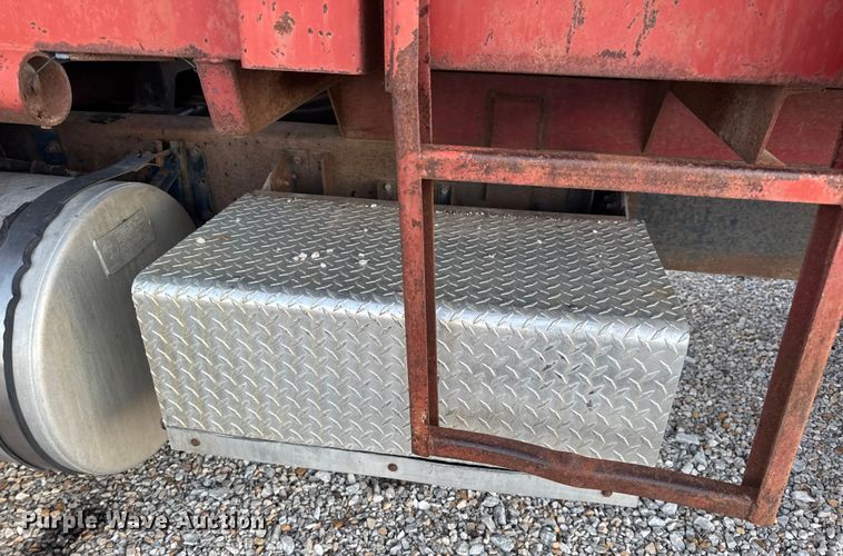 image for item EN0861 1986 International F-9370 manure spreader truck