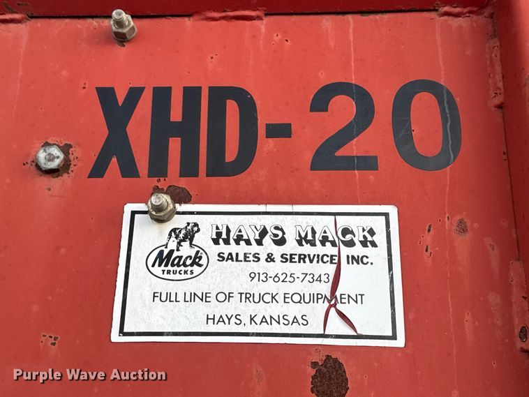 image for item EN0861 1986 International F-9370 manure spreader truck