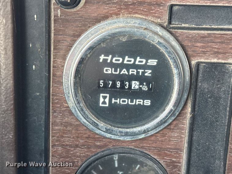 image for item EN0861 1986 International F-9370 manure spreader truck