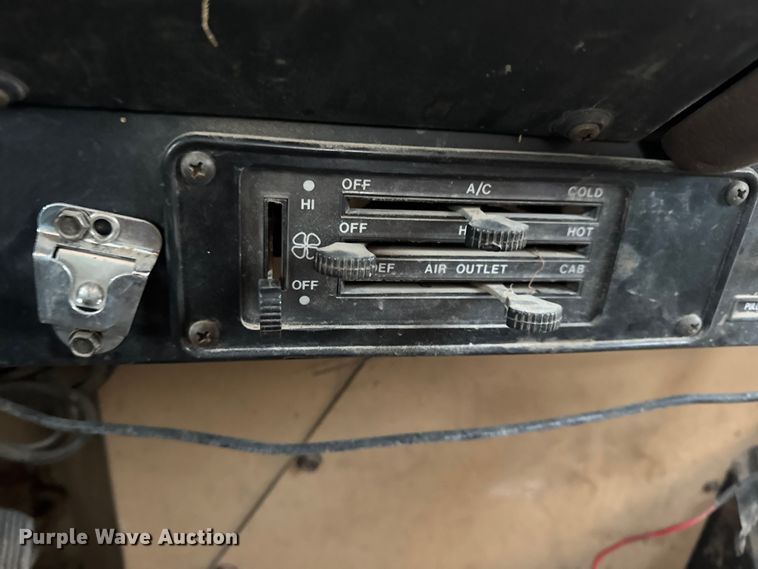 image for item EN0861 1986 International F-9370 manure spreader truck