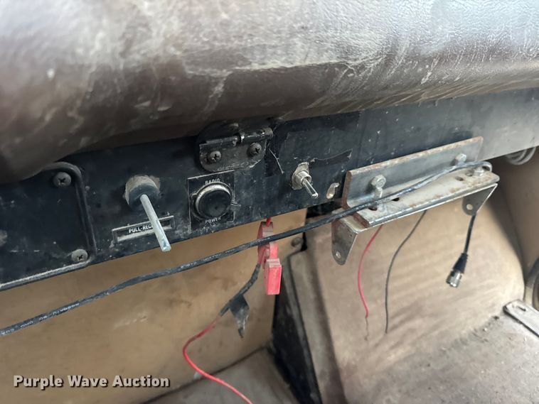 image for item EN0861 1986 International F-9370 manure spreader truck