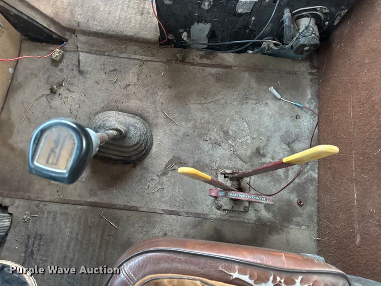 image for item EN0861 1986 International F-9370 manure spreader truck