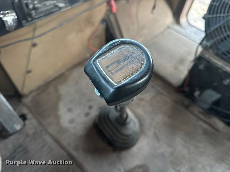 image for item EN0861 1986 International F-9370 manure spreader truck