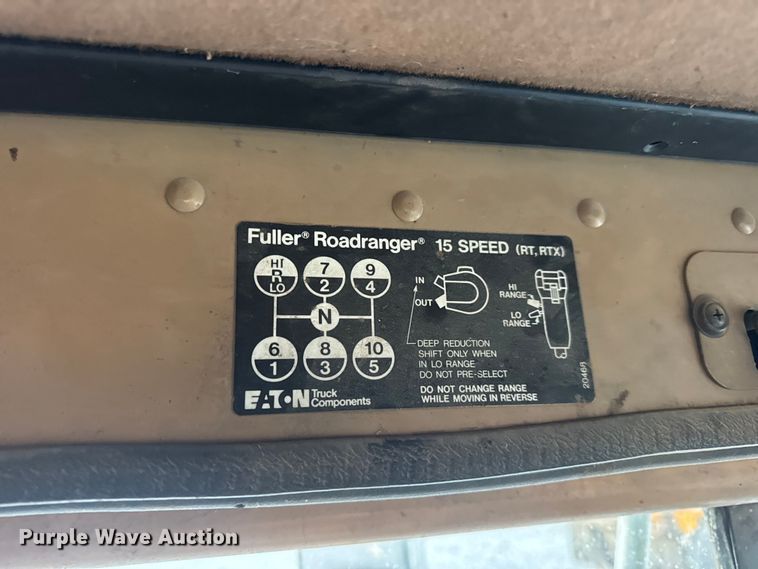 image for item EN0861 1986 International F-9370 manure spreader truck