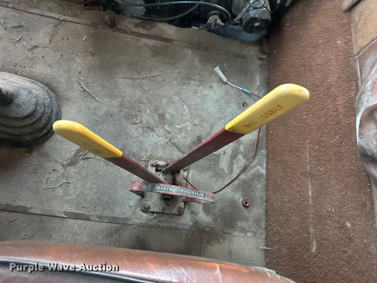 image for item EN0861 1986 International F-9370 manure spreader truck