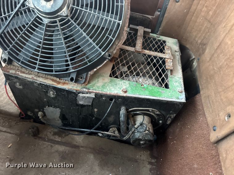 image for item EN0861 1986 International F-9370 manure spreader truck