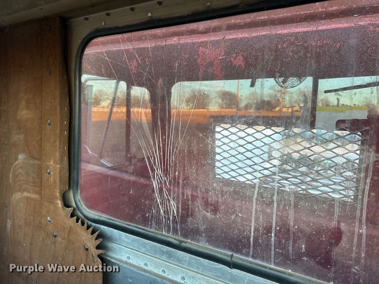 image for item EN0861 1986 International F-9370 manure spreader truck