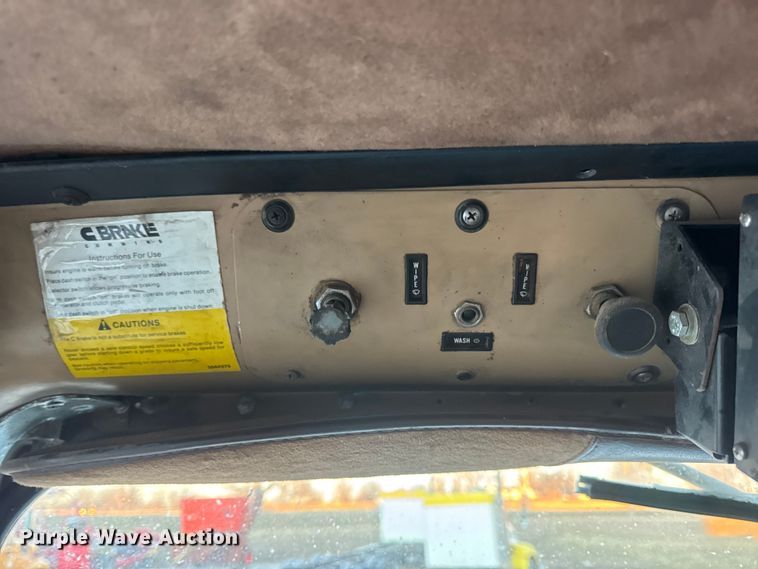 image for item EN0861 1986 International F-9370 manure spreader truck