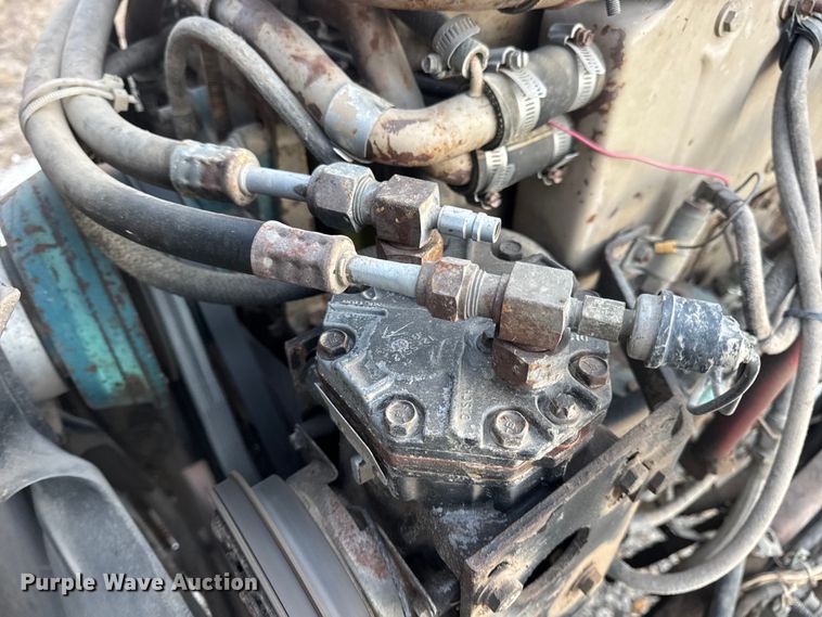 image for item EN0861 1986 International F-9370 manure spreader truck