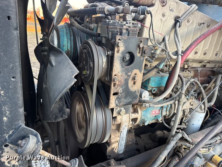 image for item EN0861 1986 International F-9370 manure spreader truck