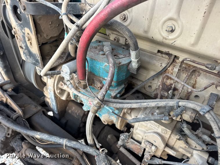 image for item EN0861 1986 International F-9370 manure spreader truck