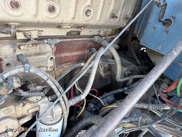 image for item EN0861 1986 International F-9370 manure spreader truck