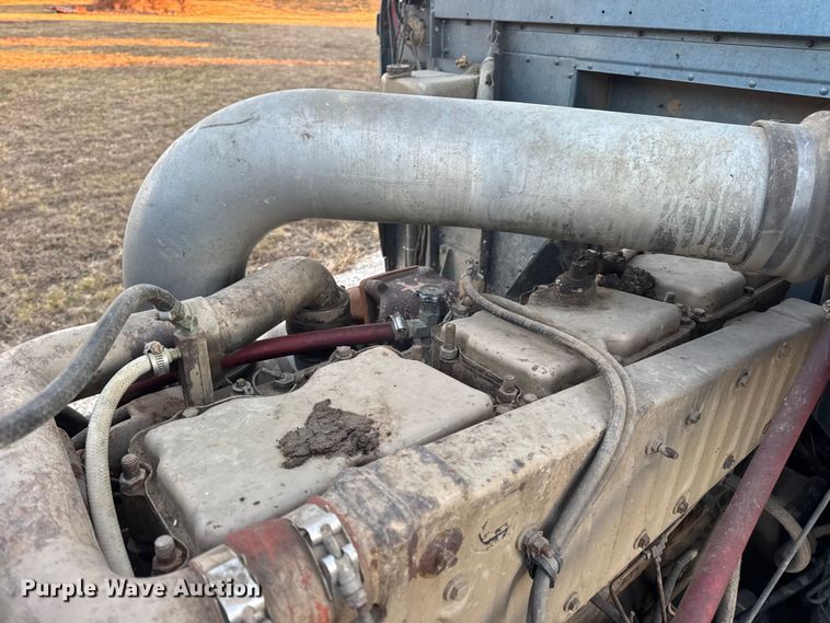 image for item EN0861 1986 International F-9370 manure spreader truck