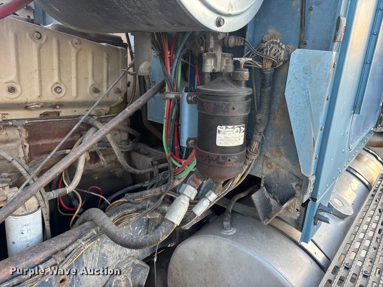 image for item EN0861 1986 International F-9370 manure spreader truck