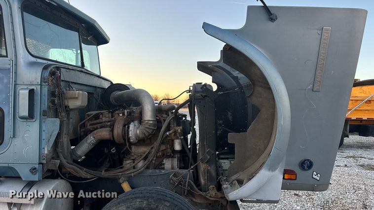 image for item EN0861 1986 International F-9370 manure spreader truck