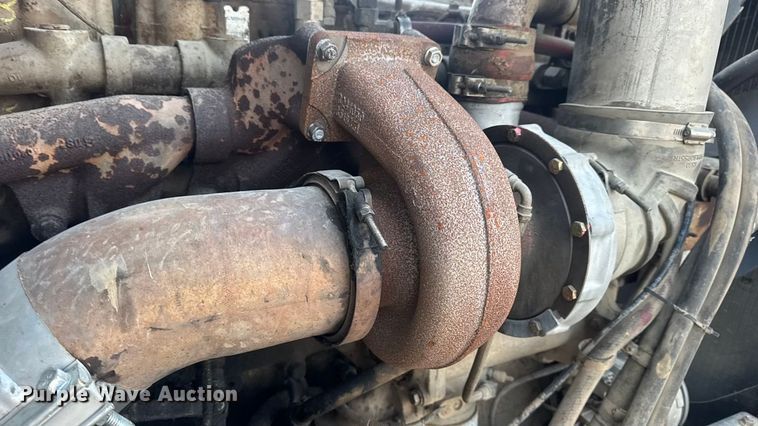 image for item EN0861 1986 International F-9370 manure spreader truck