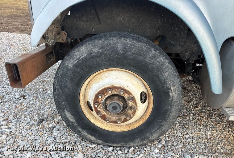 image for item EN0861 1986 International F-9370 manure spreader truck