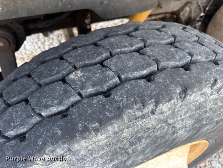 image for item EN0861 1986 International F-9370 manure spreader truck