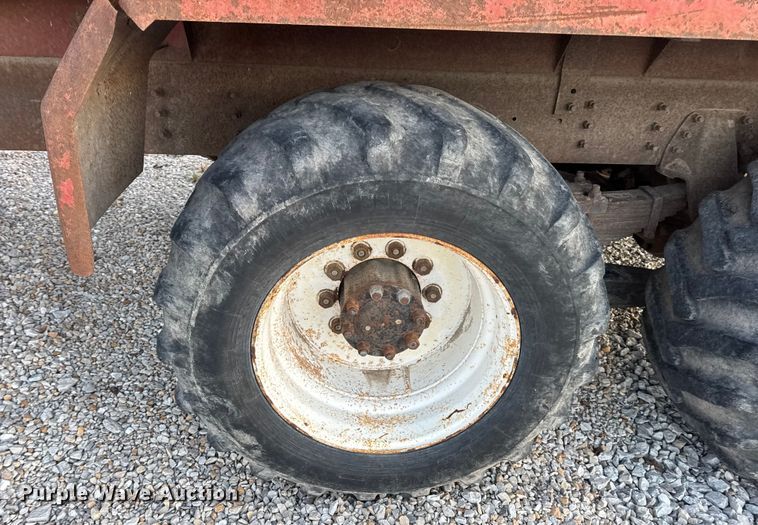 image for item EN0861 1986 International F-9370 manure spreader truck