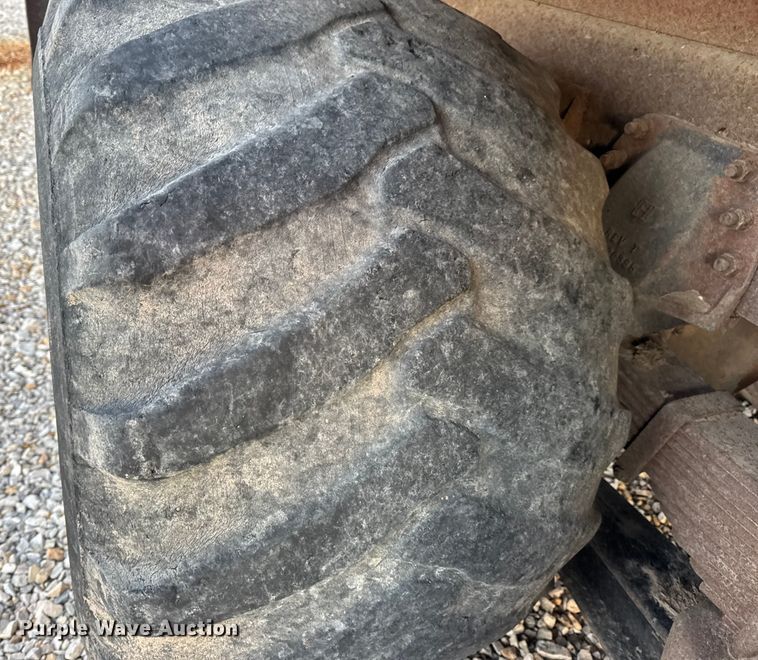 image for item EN0861 1986 International F-9370 manure spreader truck