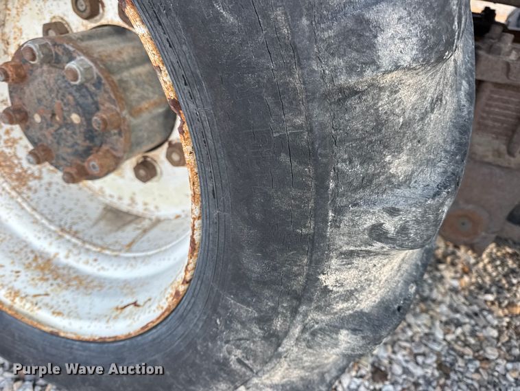 image for item EN0861 1986 International F-9370 manure spreader truck