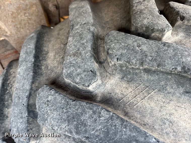 image for item EN0861 1986 International F-9370 manure spreader truck