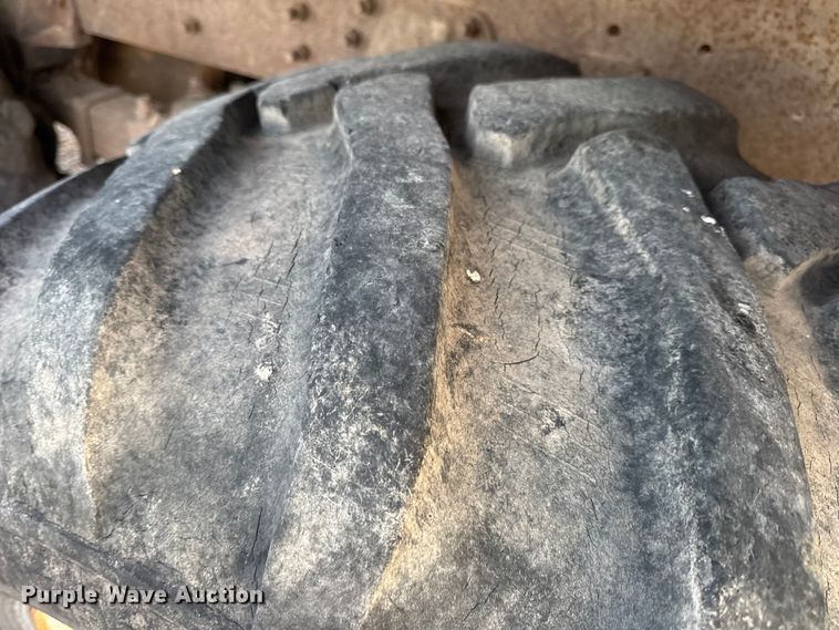 image for item EN0861 1986 International F-9370 manure spreader truck