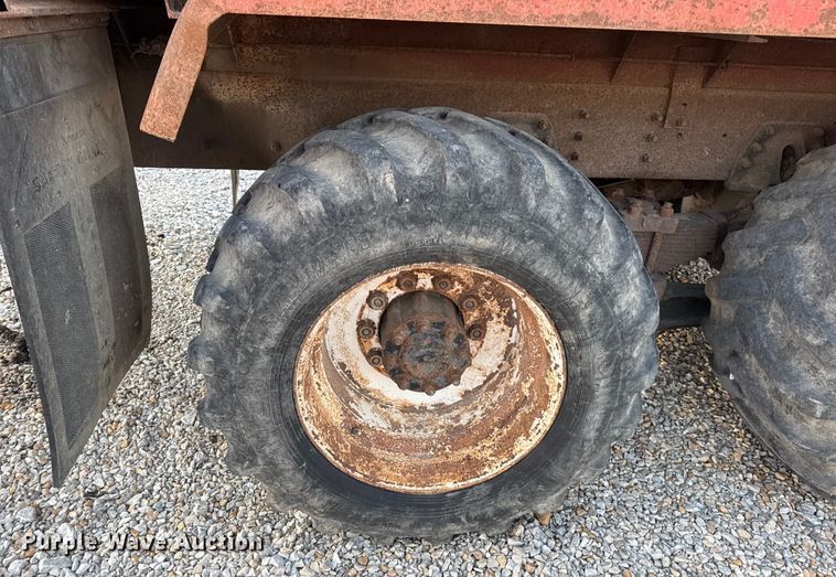 image for item EN0861 1986 International F-9370 manure spreader truck