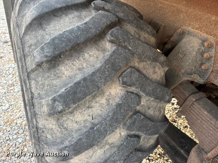 image for item EN0861 1986 International F-9370 manure spreader truck