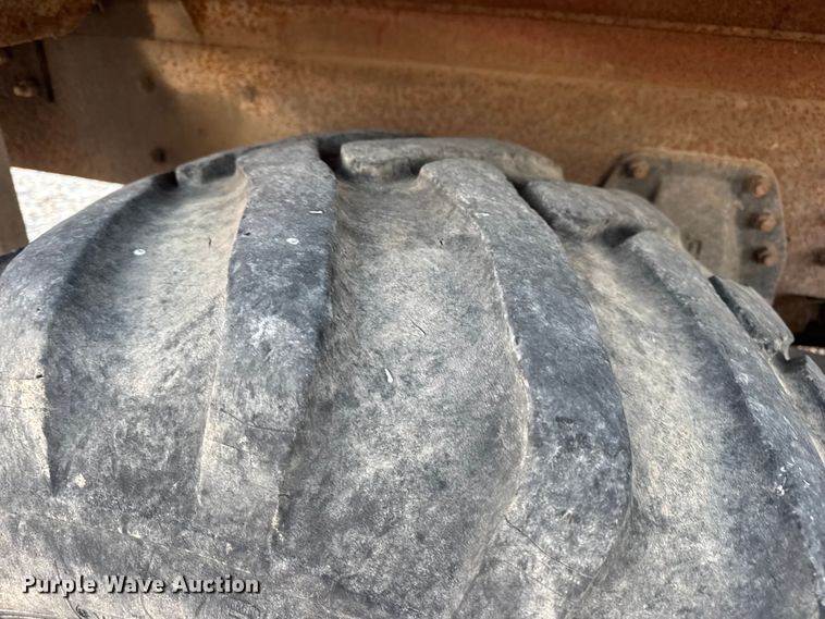 image for item EN0861 1986 International F-9370 manure spreader truck