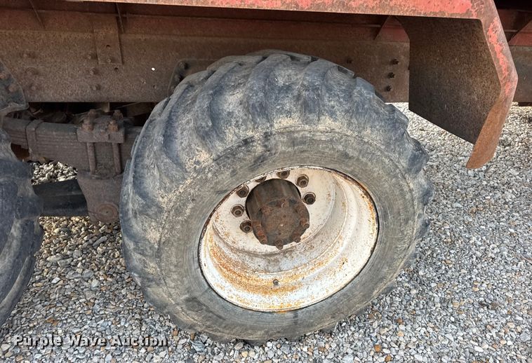 image for item EN0861 1986 International F-9370 manure spreader truck