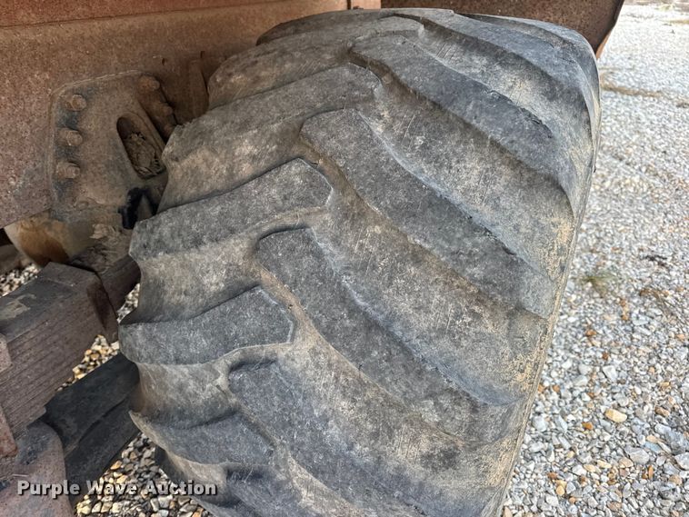 image for item EN0861 1986 International F-9370 manure spreader truck